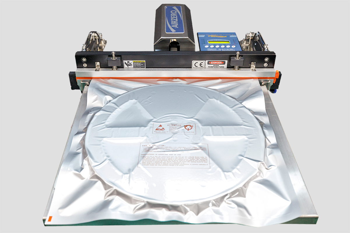 Bag sealing machine